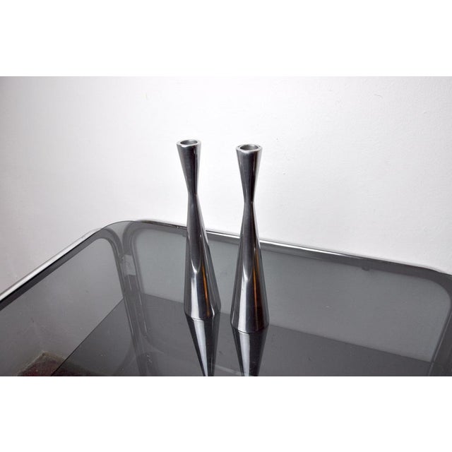 Silver Scandinavian Diabolo Candlesticks in Aluminium, Sweden, 1970s, Set of 2 For Sale - Image 8 of 8
