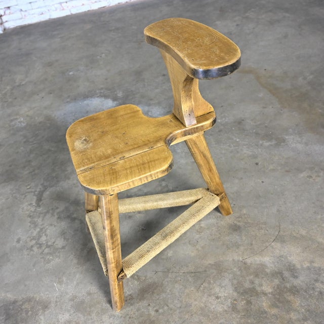 Early 20th Century Rustic Distressed Maple Cockfighting Betting or Sporting Chair Tri-Leg Base With Rope Detail For Sale - Image 9 of 12