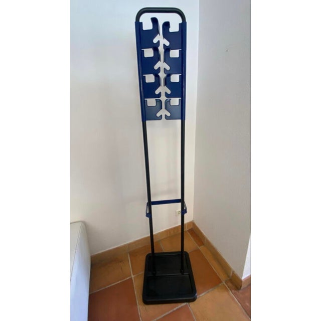 Coat rack by designer Jean-Pierre Vitrac, Manade collection, 1980s. The coat rack is mounted on black steel tubes with...