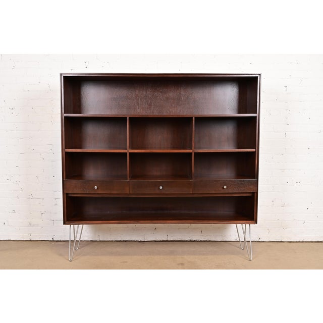 1960s Paul McCobb Mid-Century Modern Walnut Bookcase on Hairpin Legs, Newly Refinished For Sale - Image 14 of 14