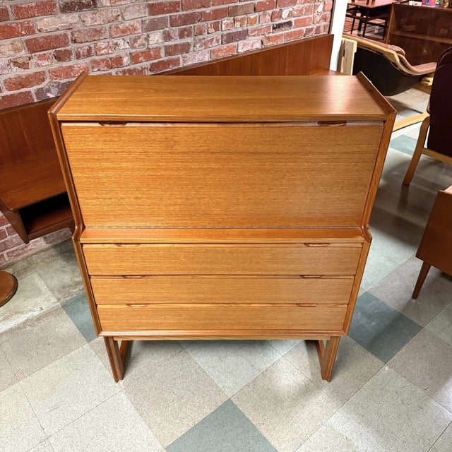 Wood Turnidge of London, Secretary Bureau, Teak, United Kingdom, 1970s For Sale - Image 7 of 8