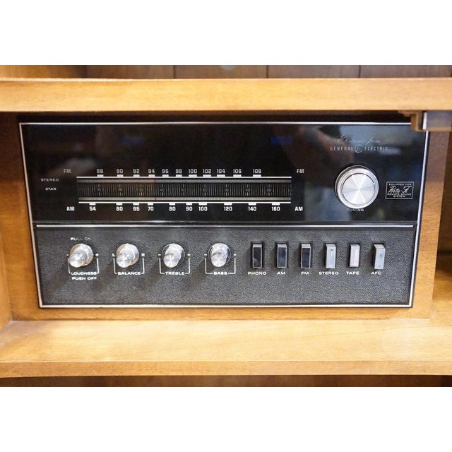 Ethan Allen Rare Heirloom Nutmeg Maple CRP Custom Room Plan 30" Shutter Door Radio Cabinet W. HiFi Turntable 10-4510p / 10-4039 For Sale - Image 11 of 18