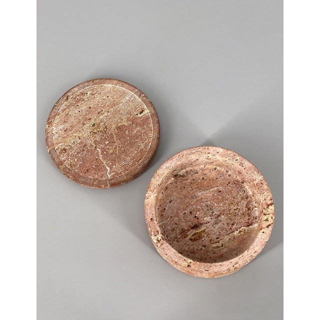 Lidded Box in Red Travertine by Up & Up, Massa-Carrara Italy, 1970s For Sale - Image 4 of 16