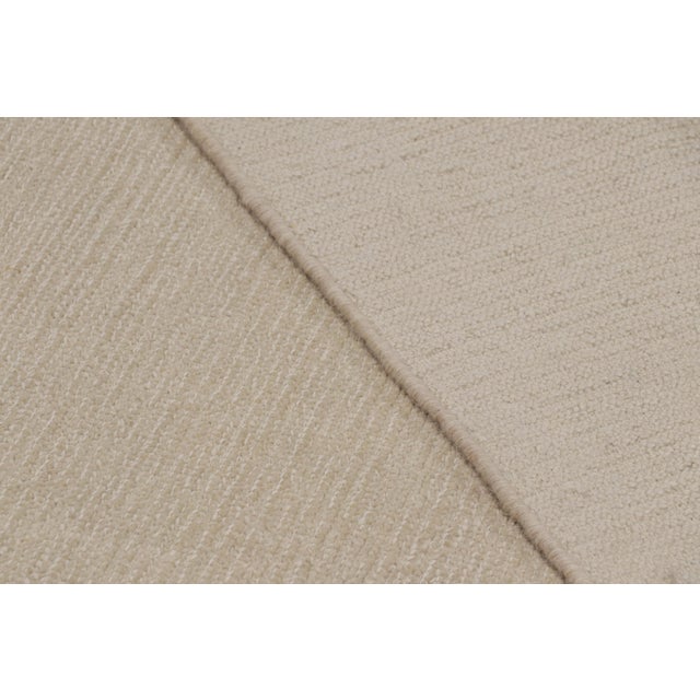 Cream Rug & Kilim’s Oversized Contemporary Textural Solid Rug in Cream and White Tones For Sale - Image 8 of 8
