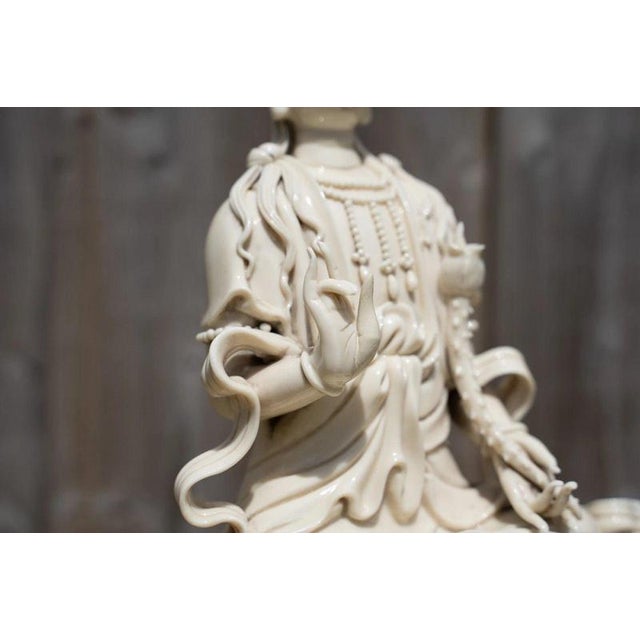19th Century Qing Dynasty Chinese Blanc De Chine Guanyin Porcelain Figure For Sale - Image 16 of 18
