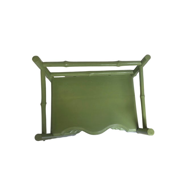 1970s Calke‑Green High‑Gloss Étagère • Bamboo‑Style Shelving • Chinoiserie Coastal For Sale - Image 4 of 9