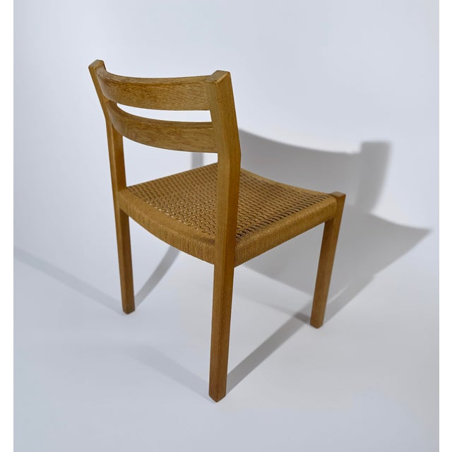 Mid-Century Modern Danish Model 401 Dining Chairs in Oak with Papercord Seats by J.H. Møller for J.L. Møllers, Denmark, 1970s, Set of 4 For Sale - Image 3 of 11