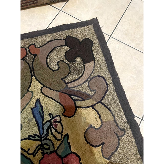 Folk Art Antique c.1900s American Hand-Hooked Rug, Roses & Acanthus Scrolls, Folk Art, 2'6" X 4'3" (79cm X 131cm) For Sale - Image 3 of 8