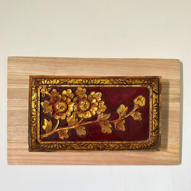Light Gray Sculptural Wall Art – Antique Chinese Giltwood Carved Floral Panels, Pair For Sale - Image 8 of 11