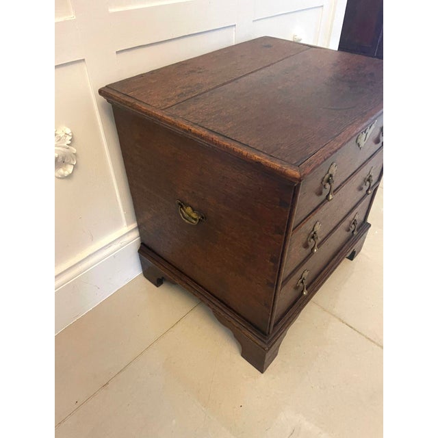 Early 18th Century Antique Queen Anne Oak Chest of Drawers, 1710 For Sale - Image 5 of 10