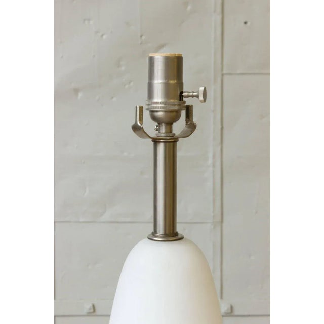 Pair of Italian Mid-Century Frosted White Murano Glass Table Lamps, 1950s For Sale - Image 4 of 7