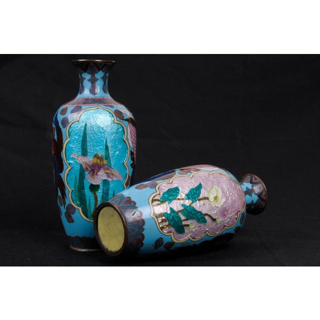 Pair Mid 20th Century Japanese Enameled Akasuke Vases For Sale - Image 4 of 5