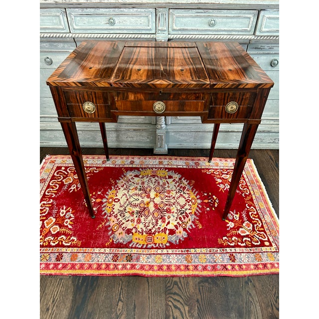 English George III Exotic Wood Dressing Table With Mirror For Sale - Image 3 of 17