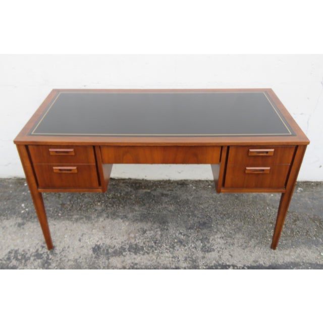 United Mid Century Modern Walnut Leather Top With Desk 6230 For Sale - Image 13 of 16
