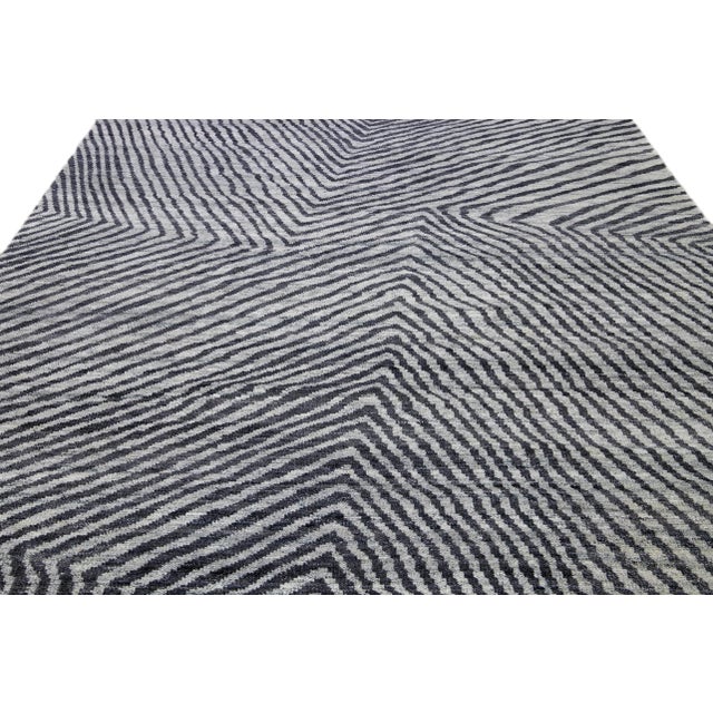 Indian Gray Modern Vivien Handmade Seamless Abstract Pattern Wool Rug For Sale - Image 3 of 10