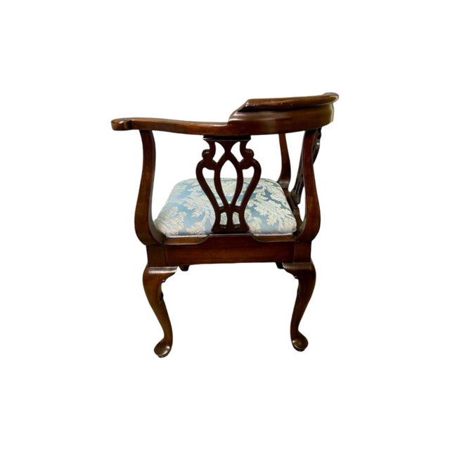 Ethan Allen Vintage c.1980's Ethan Allen Georgian Queen Ann Corner Chair For Sale - Image 4 of 9