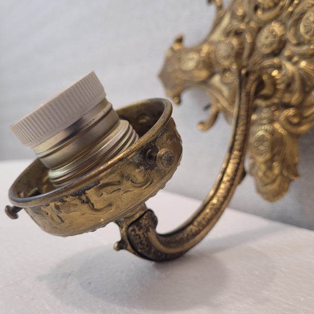 Gold Louis XVI Wall Light in Gilt Bronze, France, 1920s For Sale - Image 8 of 14