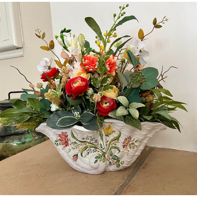 Ceramic Centerpiece Cheerful Faux Array in Vintage Hand Painted Italian Ceramic Scalloped Bowl For Sale - Image 7 of 7