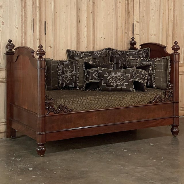 19th Century Napoleon III Period Mahogany Wall Bed For Sale - Image 17 of 18