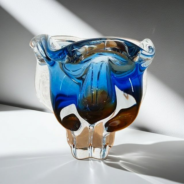 1960s Vintage Art Glass Pentagon Bowl in Blue & Yellow by Josef Hospodka for Chřibská Glassworks, 1960s For Sale - Image 5 of 6