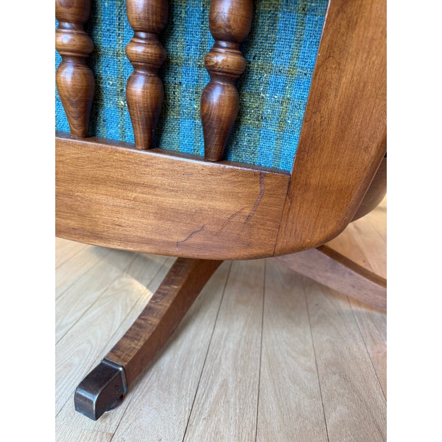 Teal 1960s Heywood-Wakefield Danish Modern Walnut Wingback Lounge Chair & Swivel Ottoman For Sale - Image 8 of 16