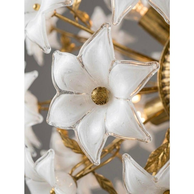 Add a touch of timeless elegance to your home with this exquisite Italian vintage chandelier. Crafted in the mid-century...