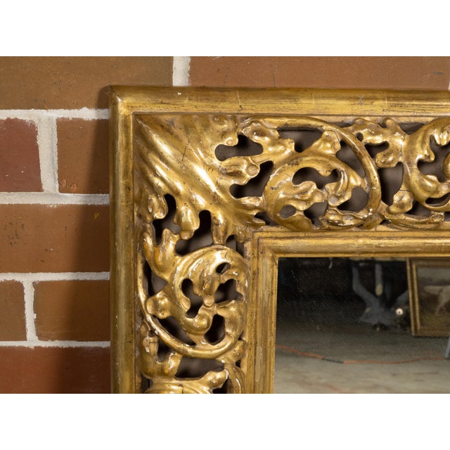 Italian Italian 1940s Giltwood Mirror with Carved Scrolling Foliage and Acanthus Leaves For Sale - Image 3 of 8