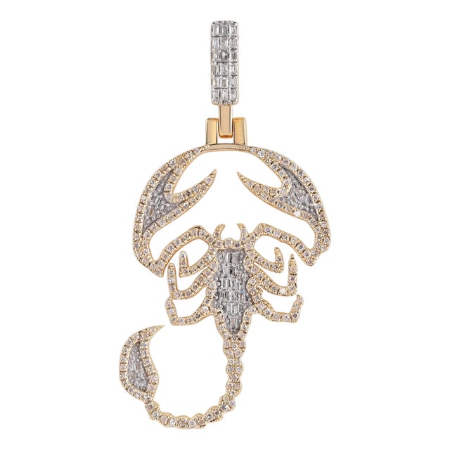 10K Yellow Gold Round Diamond Scorpion Animal Pendant 7/8 Cttw For Sale