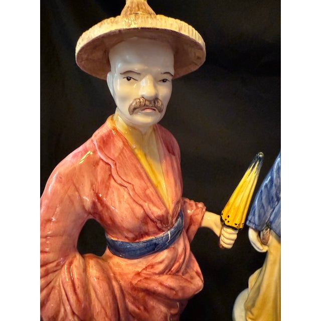 Pair of Vintage Vietri Italian Porcelain Chinoiserie Figurines – Asian Couple With Parasols For Sale In Los Angeles - Image 6 of 8