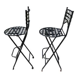 Vintage Folding Metal Bar Stools Pair Black Woven Lattice Basket Weave Indoor/Outdoor Hollywood Regency For Sale