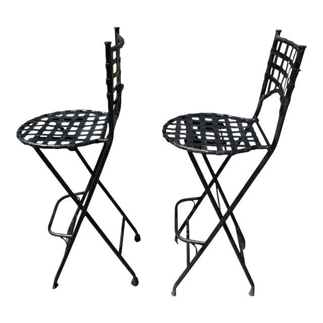 Vintage Folding Metal Bar Stools Pair Black Woven Lattice Basket Weave Indoor/Outdoor Hollywood Regency For Sale