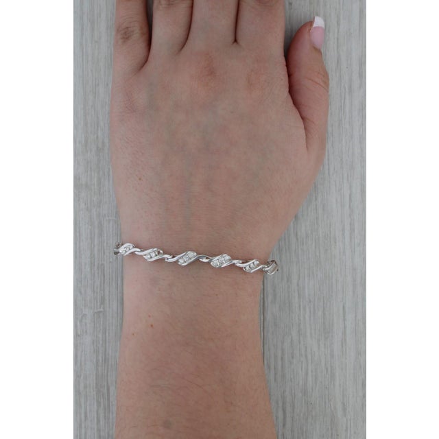 Metal 0.85ctw Diamond Tennis Bracelet 10k White Gold 7" 5.2mm For Sale - Image 7 of 8