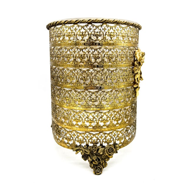 Mid 20th Century Vintage Brass Filigree Wastebasket With Rose Motif & Acrylic Liner – Hollywood Regency / Romantic For Sale - Image 5 of 14