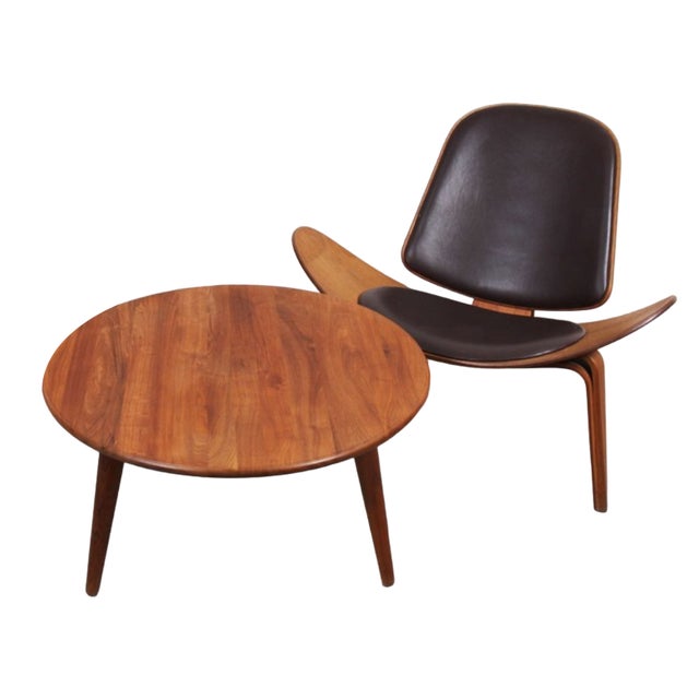 Shell Chairs with Table by Hans J. Wegner for Carl Hansen, 2006, Set of 2 For Sale