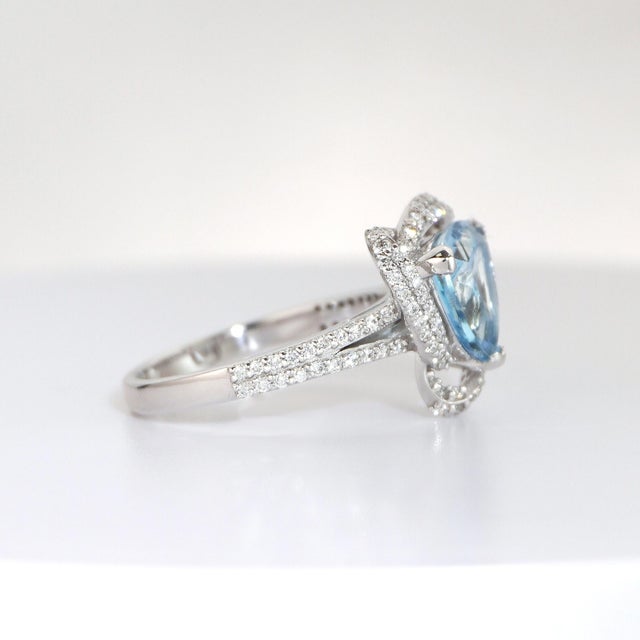 Trilliant-Cut Aquamarine Ring With Diamonds in 14k White Gold Size 7 For Sale - Image 4 of 7