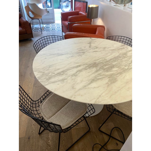Mid-Century Modern Vintage Tulip Round Table in Calacatta Marble by Eero Saarinen for Knoll Inc., 1970s For Sale - Image 3 of 11