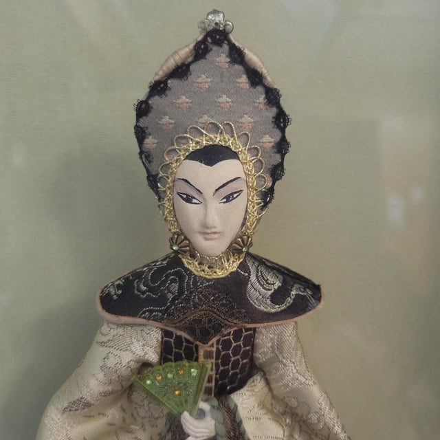 Pair of Hollywood Regency Chinoiserie Figural Shadowboxes in Faux Bamboo Gilt Frames, C. 1970s For Sale In Raleigh - Image 6 of 8