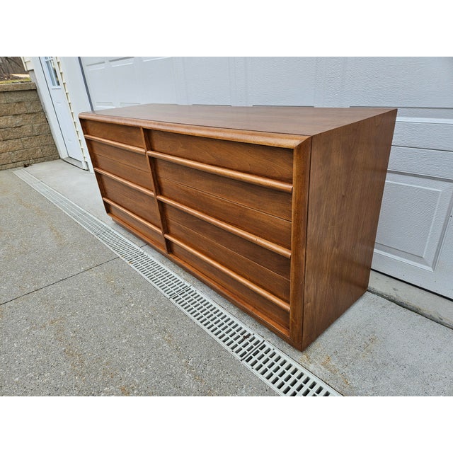 John Widdicomb Robsjohn-Gibbings Widdicomb Walnut Six Drawer Dresser For Sale - Image 4 of 16