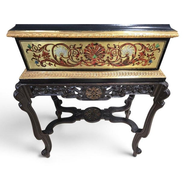 A magnificent and highly decorative 19th-century french jardinière, finely executed in the celebrated boulle marquetry...