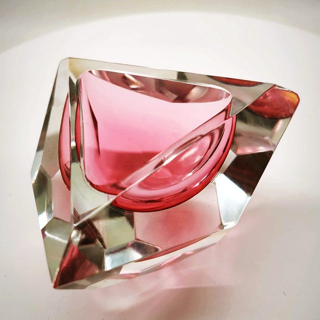 Multifaceted Triangular Ashtray or Catch-All in Pink Murano Glass attributed to Flavio Poli for Seguso, Italy, 1960s For Sale - Image 9 of 9