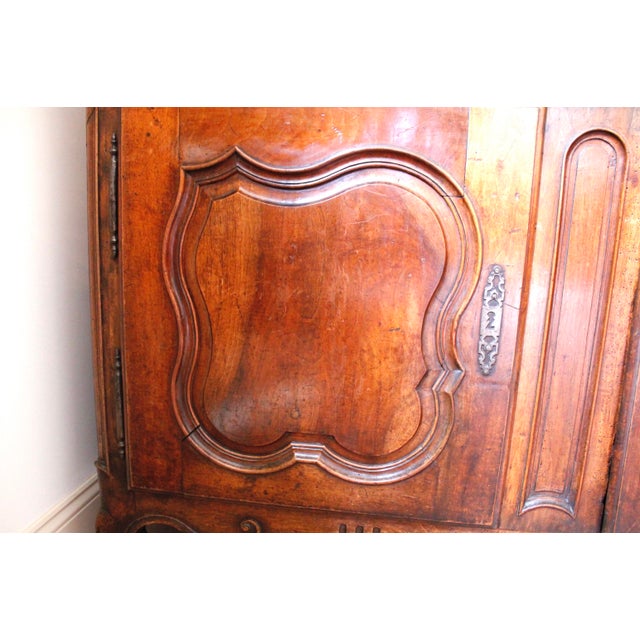 French Provincial Walnut Buffet À Deux Corps, Early 19th Century For Sale - Image 12 of 16