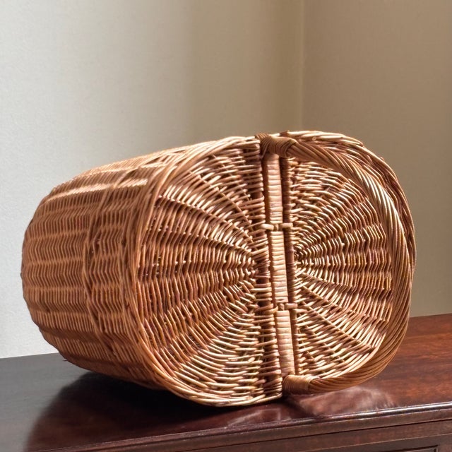 20th Century Rustic European-Style Oval Picnic Basket For Sale - Image 4 of 14
