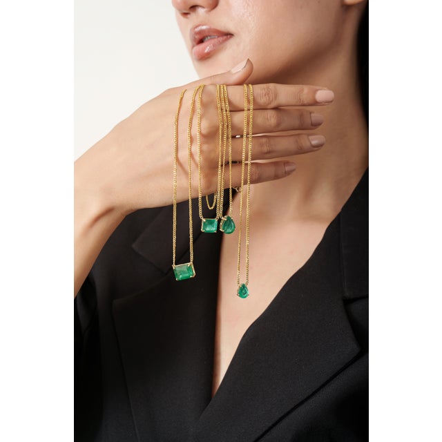 3.88ct Pear Cut Emerald Solitaire Art Deco Necklace in 14k Gold Curb Chain For Sale - Image 12 of 17