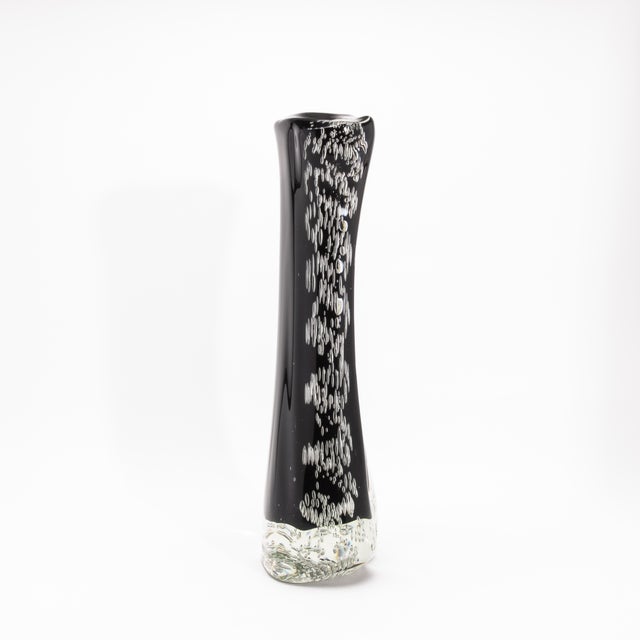 Hand-Blown Murano Modern Fluid Vase in Onyx Black With Bubbles For Sale In Los Angeles - Image 6 of 11
