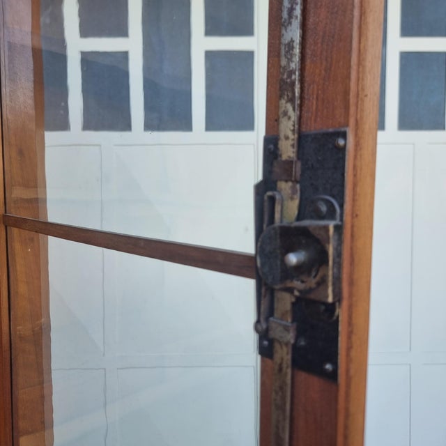 Antique Display Cabinet in Walnut, 1820 For Sale - Image 9 of 14