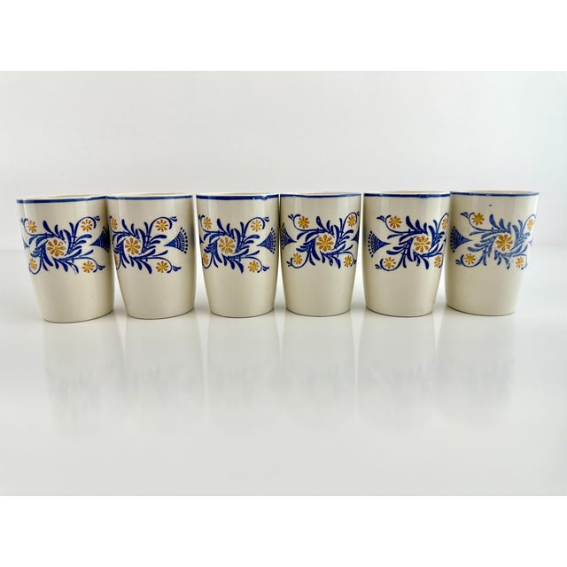 Bring your table setting design to a world of refined elegance with this Vintage Royal Sealy Japan Blue and White Juice...