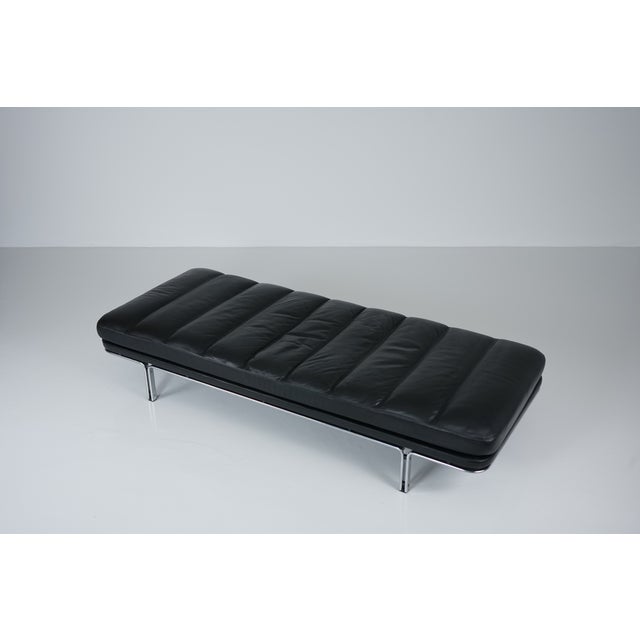 Kill International Model 6915 Black Leather Daybed by Horst Brüning for Kill International, 1980s For Sale - Image 4 of 10