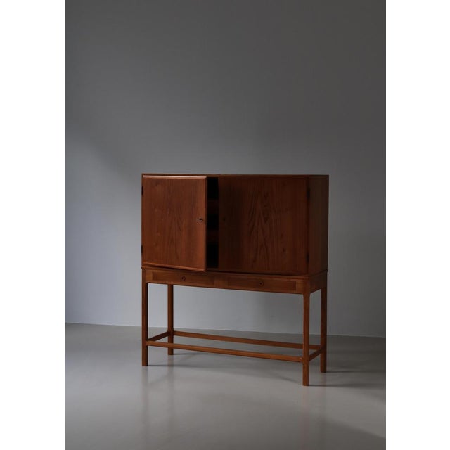 Danish Modern Cabinet in Elm and Pinewood attributed to Børge Mogensen for FDB, 1940s, Set of 2 For Sale - Image 11 of 18