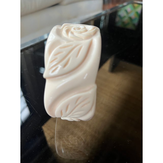 1960s Vintage Carved Ivory-tone Bakelite Style Bangle Bracelet For Sale - Image 9 of 9