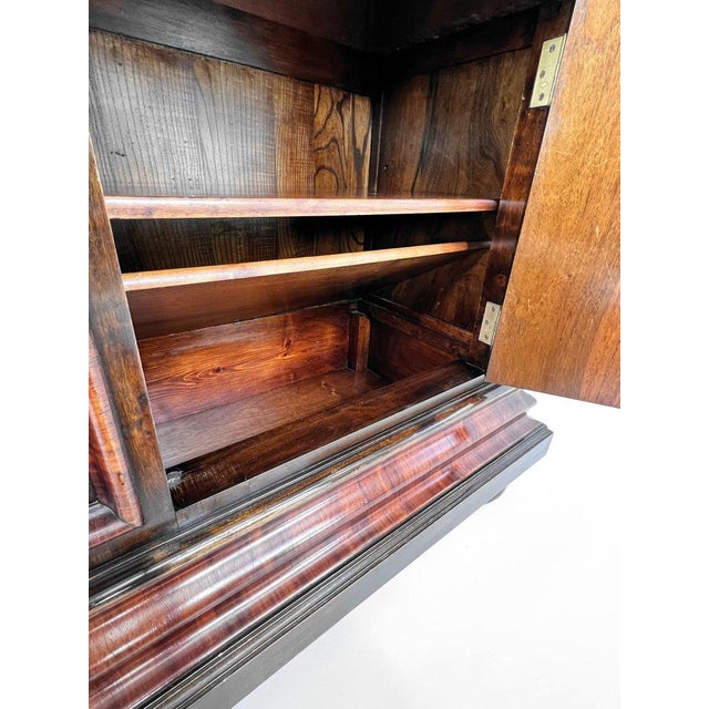 Beige 19th Century Kussenkast Display Bookcase in Wood Marquetry, Glass and Velvet For Sale - Image 8 of 12